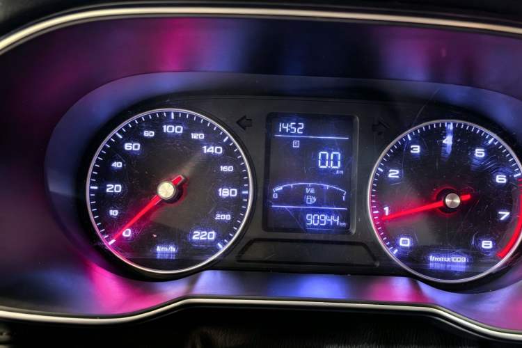 Used Roewe RX3 2018 1.6L Manual Internet Smart Edition
