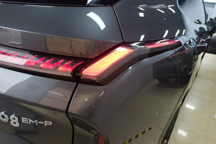 Used Lynk & Co 08 EM-P 2025 120km Long-Range Halo Right Rear Taillight