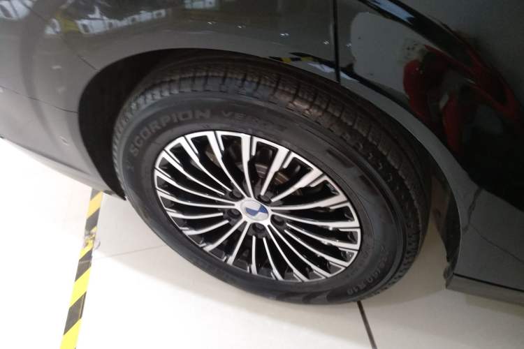 Used Denza D9 2025 DM-i Intelligent Drive 1020 Four-Wheel Drive Flagship Model
