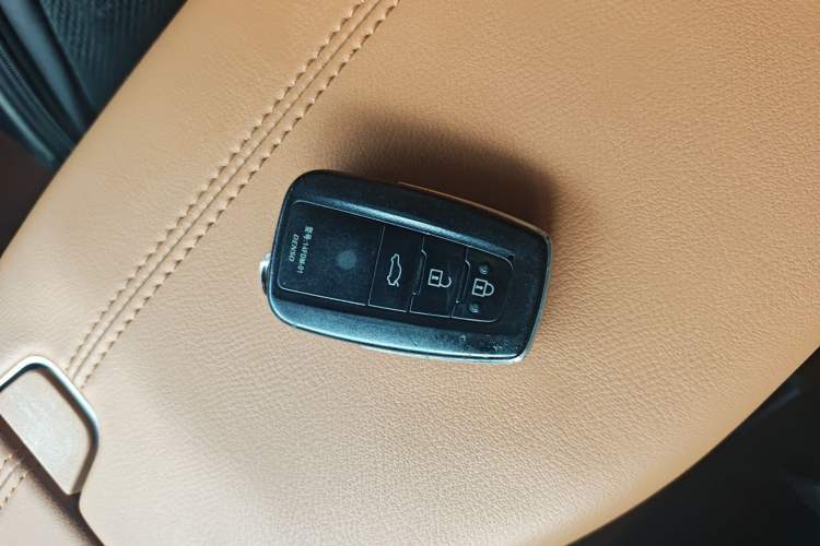 Used Toyota Avalon 2019 Dual-Engine 2.5L Limited Flagship Edition China VI Standard
