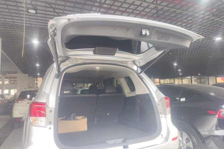 Used Nissan Terra 2018 2.5L Automatic 4x4 Luxury Edition