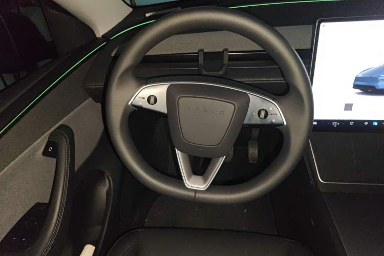 Used Tesla Model Y 2025 Rear-Wheel-Drive Version
