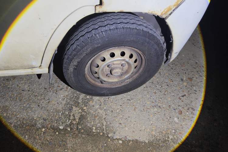 Used Soueast Xiwang 2011 1.3L (Dong'an Engine) Standard Version Right Front Wheel Hub