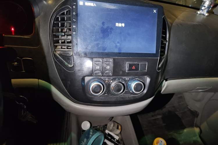 Used FORTHING Lingzhi 2017 M3L 1.6L 7-Seater Standard Model Audio And AC Panel