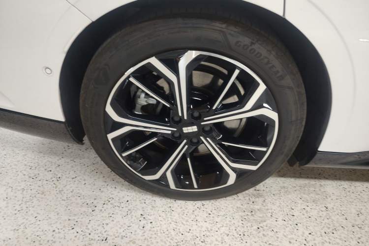 Used Geely Galaxy E8 2025 700 km Long-Range Intelligent Driving Version
