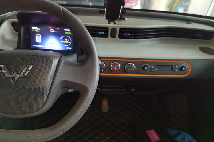 Used Wuling Hongguang MINIEV 2020 Enjoyment Model Lithium Iron Phosphate Audio And AC Panel