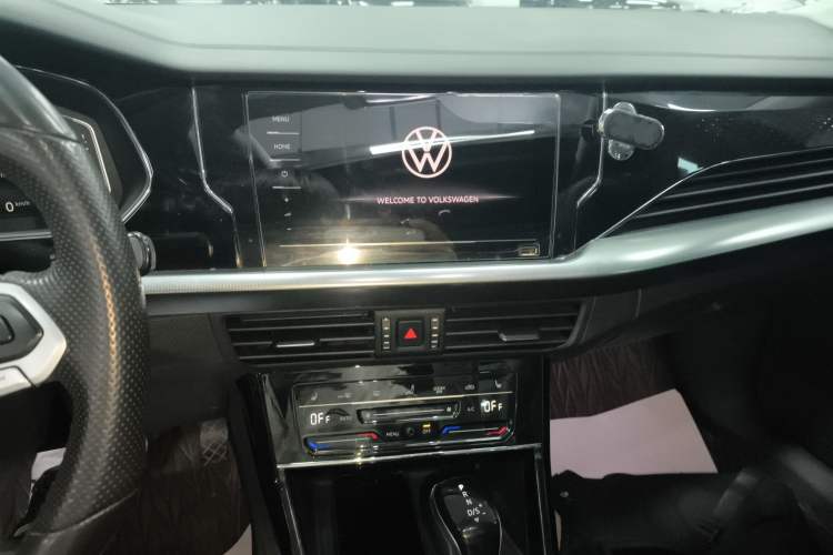 Used Volkswagen Passat 2022 330TSI Starry Elite Edition Audio And AC Panel