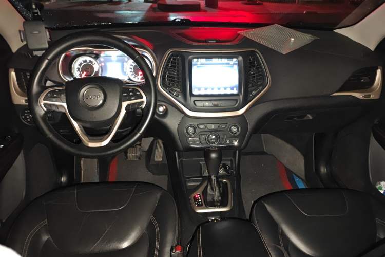 Used Jeep Cherokee 2016 2.0L Superior Edition