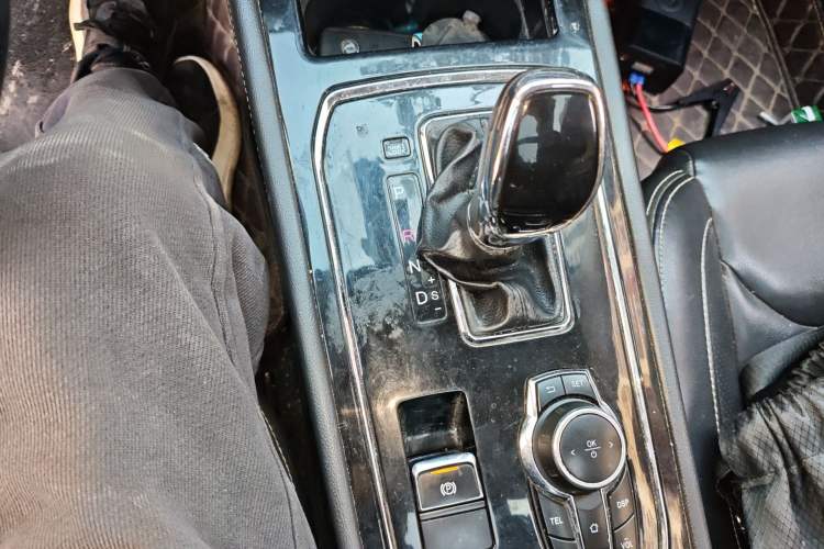 Used Dongfeng Fengon 580 2017 1.5T CVT Smart Style Model Gear Lever