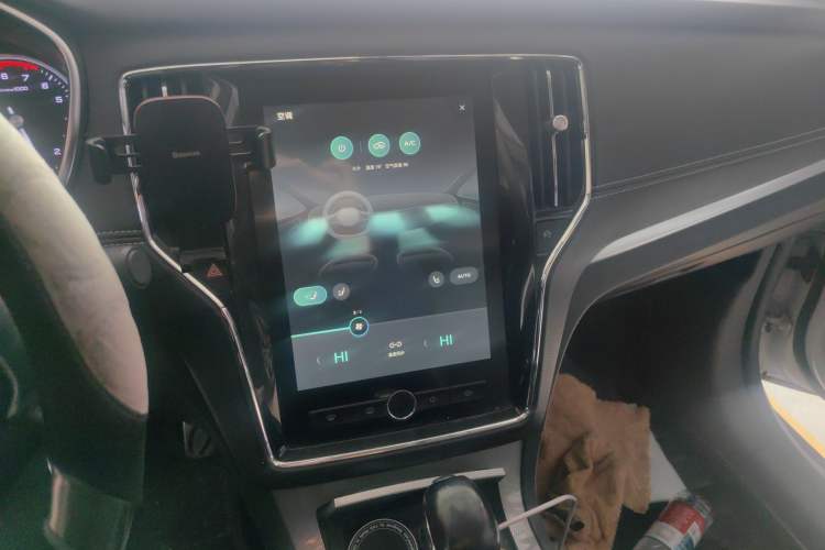 Used Roewe RX5 2016 30T Two-Wheel Drive Automatic Internet Smart Edition Audio And AC Panel