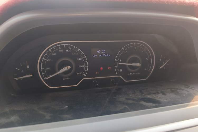 Used SAIC MAXUS Xintu V80 2020 2.5T Manual Classic City Delivery King Short Wheelbase Mid-Roof Design 2/3 Seats