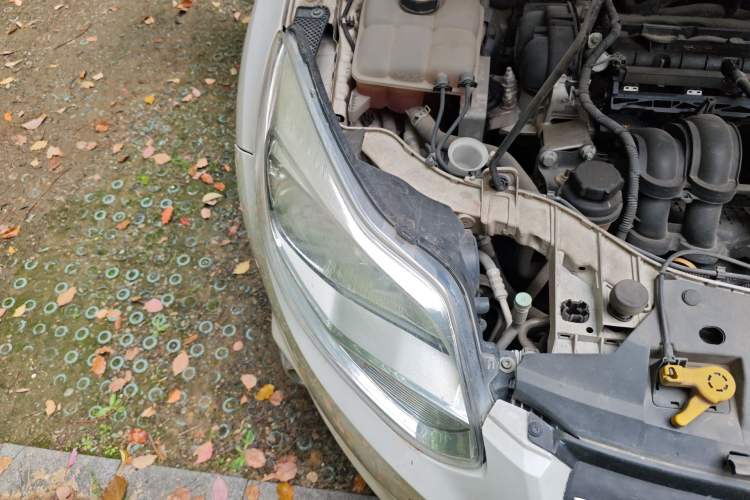 Used Ford Focus 2012 Sedan 1.6L Automatic Fashion Edition Right Front Headlight