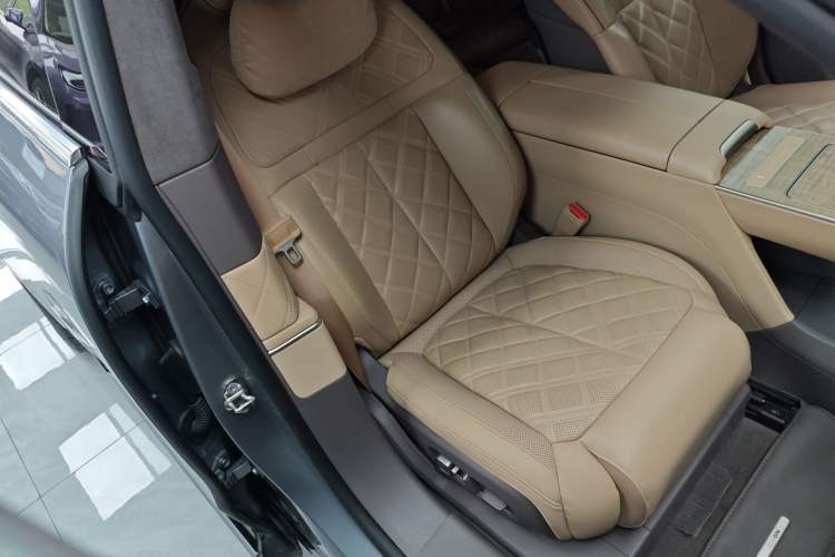 Used Nio ET9 2025 100kWh Signature Edition Right Front Seat