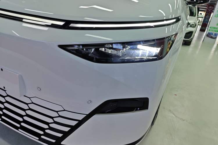 Used XPeng X9 2024 702 Ultra-Long Range Max
