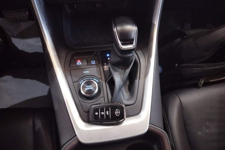 Used Toyota RAV4 2020 Dual-Engine 2.5L E-CVT 4x4 Elite PLUS Edition