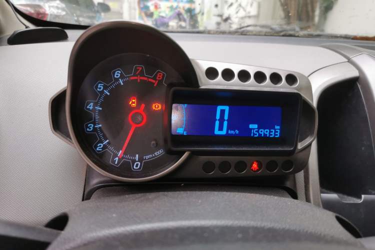 Used Chevrolet Aveo Sonic 2011 Sedan 1.4L MT SL
