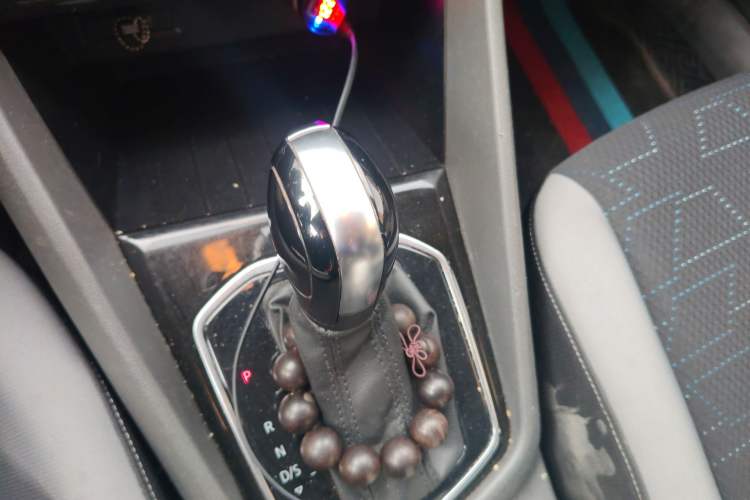 Used Jetta VS5 2019 280TSI Automatic Trend Model Gear Lever