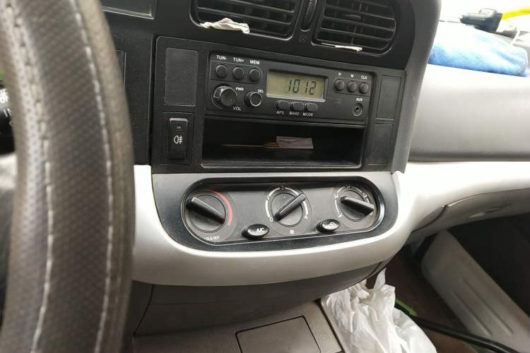 Used Jinbei Hiace 2020 2.0L Express King Series Deluxe Van High Roof China VI Standard 1TZS
