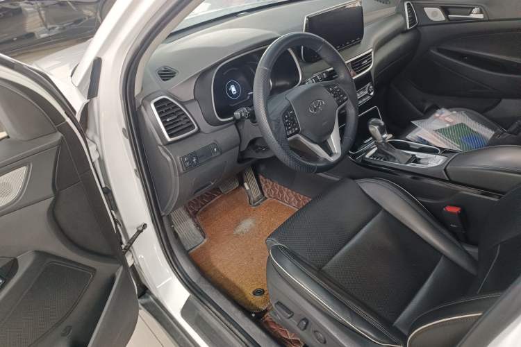 Used Hyundai Tucson 2019 280TGDi Dual-Clutch Two-Wheel Drive Fashion Edition China VI Standard
