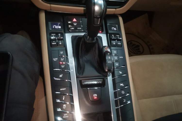 Used Porsche Macan 2018 Macan 2.0T Gear Lever