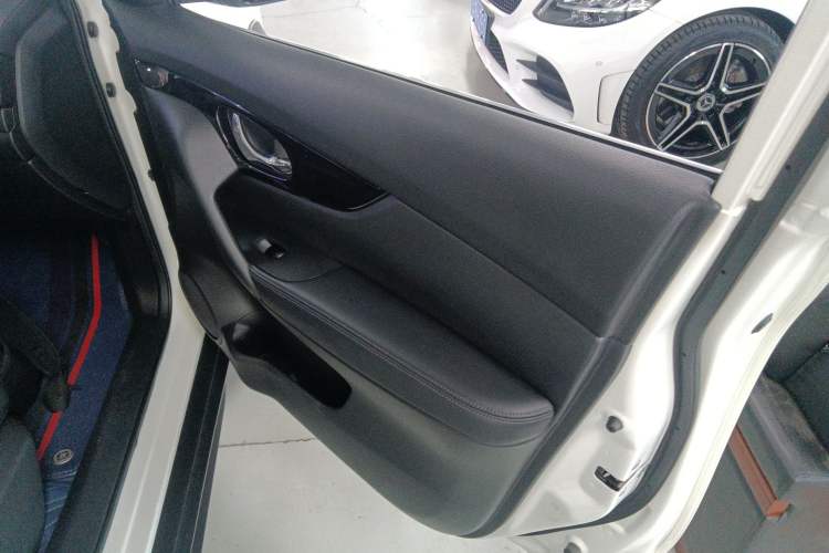 Used Nissan X-Trail 2022 2.0L Two-Wheel Drive Smart Connect & Comfort Edition