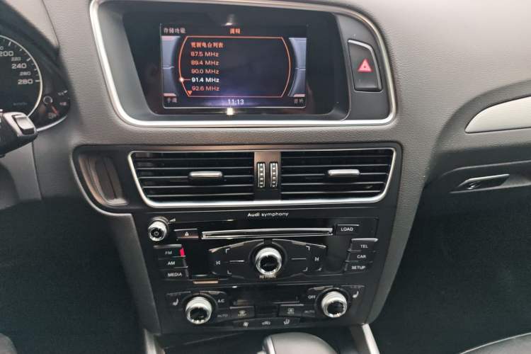 Used Audi Q5 2017 Plus 40 TFSI Technology Model Audio And AC Panel