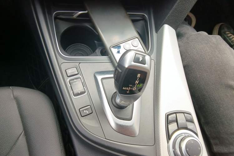 Used BMW 3 Series 2016 320Li Fashion Model Gear Lever