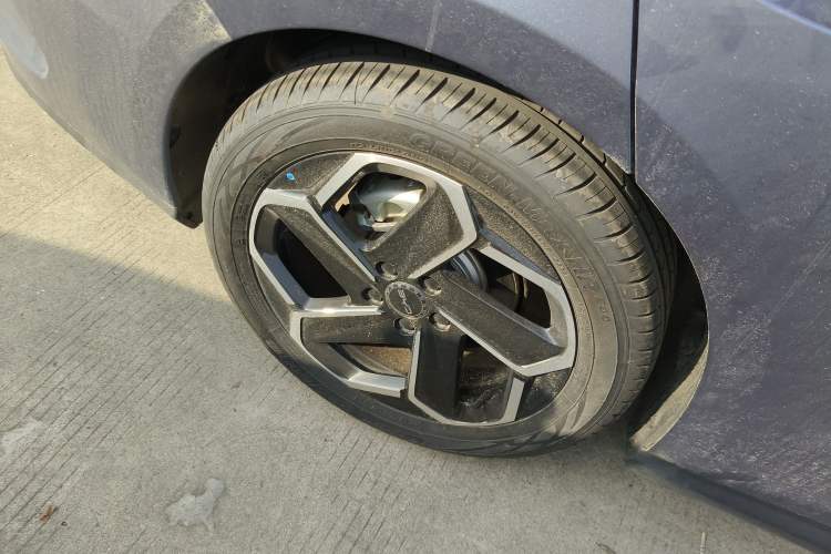 Used BYD Seal 06 New Energy 2024 DM-i 120KM Flagship Model Right Rear Wheel Hub