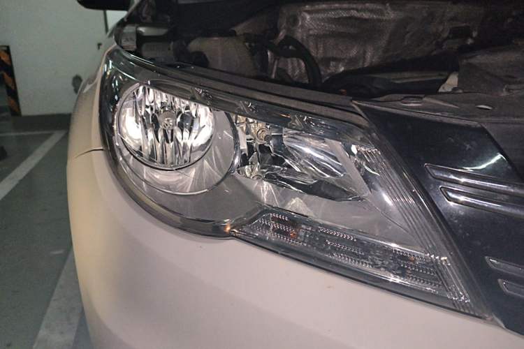 Used Volkswagen Tiguan 2012 1.8TSI Automatic All-Wheel Drive Elite Edition Right Front Headlight