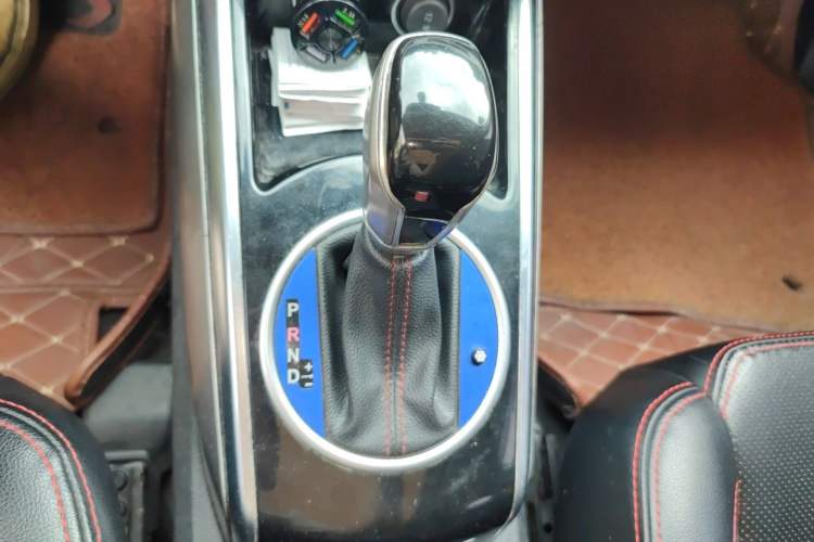 Used Zotye Domy X5 2015 1.5T CVT ZhiXian Model China IV Standard Gear Lever