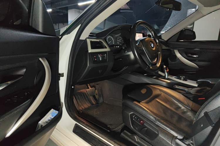 Used BMW 3 Series GT 2013 320i Leading Model
