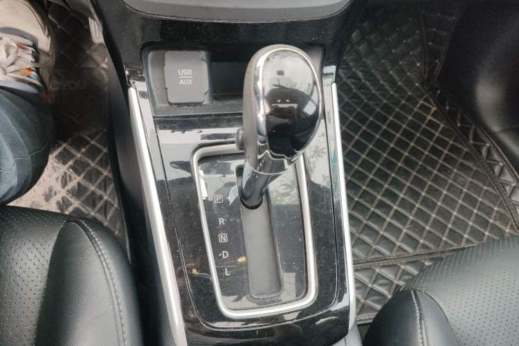 Used Nissan Sylphy 2016 1.6 XL CVT Luxury Edition Gear Lever