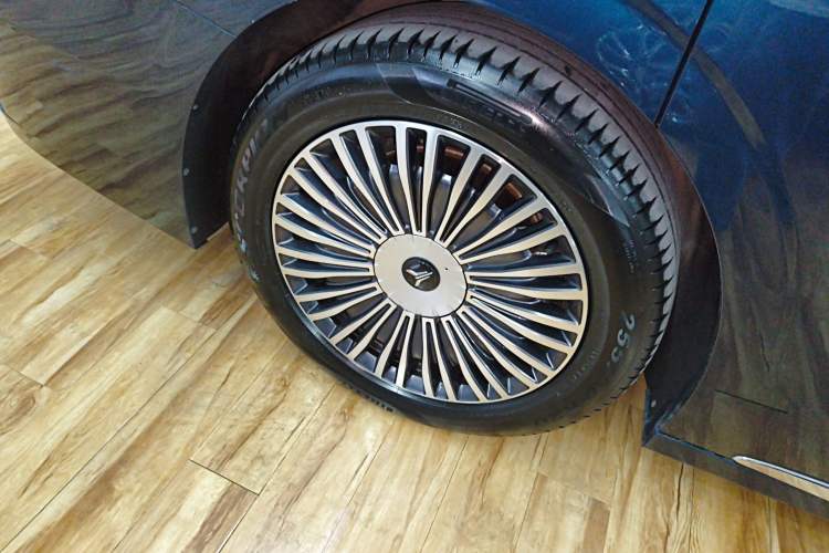 Used VOYAH Dream 2025 PHEV Four-Wheel-Drive Flagship Kunpeng Edition Right Rear Wheel Hub