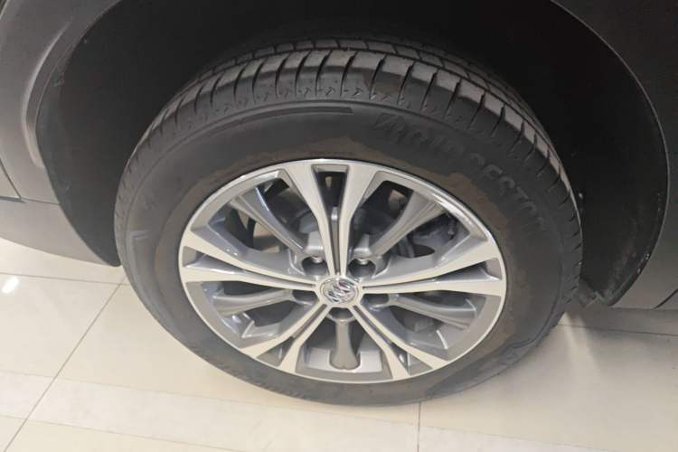 Used Buick Envision 2023 Encore Plus 652T Five-Seat Luxury Model
