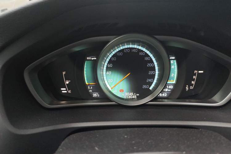 Used Volvo V40 2016 T3 Zhiyi Edition Instrument Cluster
