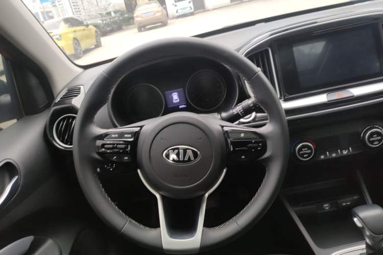 Used Kia kx1 Stonic 2019 1.4L Automatic Sport Edition China VI Steering Wheel