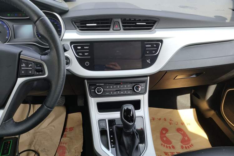 Used Geely Auto Vision 2018 1.5L Automatic Prestige Model Audio And AC Panel
