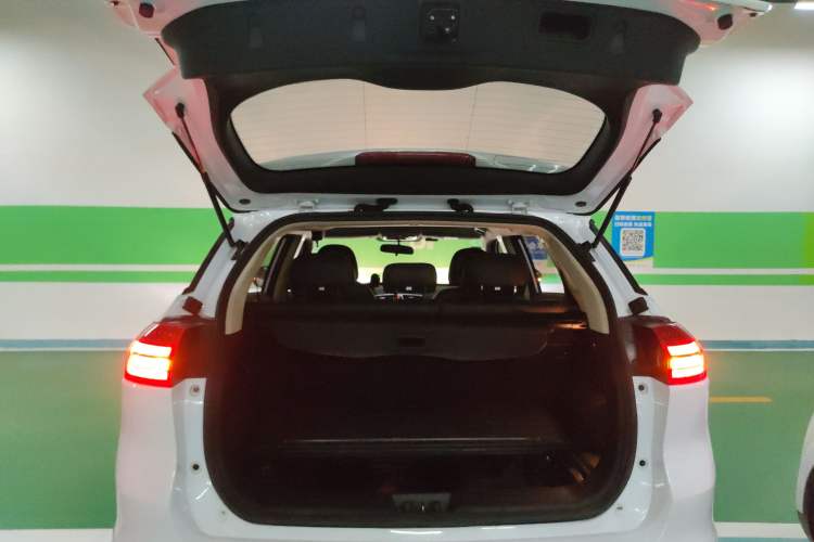 Used Geely Auto Emgrand X7 Sport 2018 2.0L Manual Two-Wheel Drive Zhiya Version Trunk