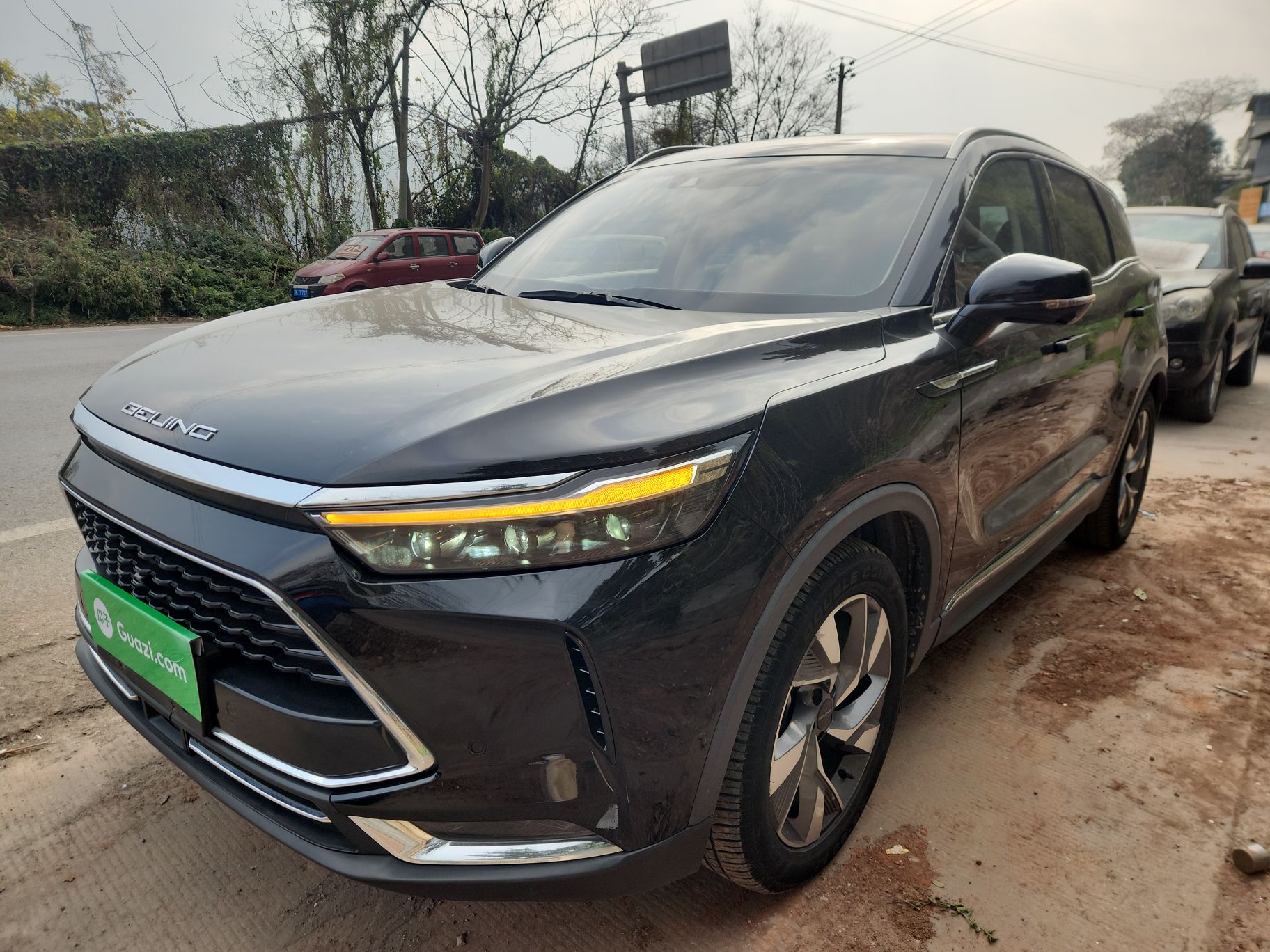 تحت مقدمة السيارة