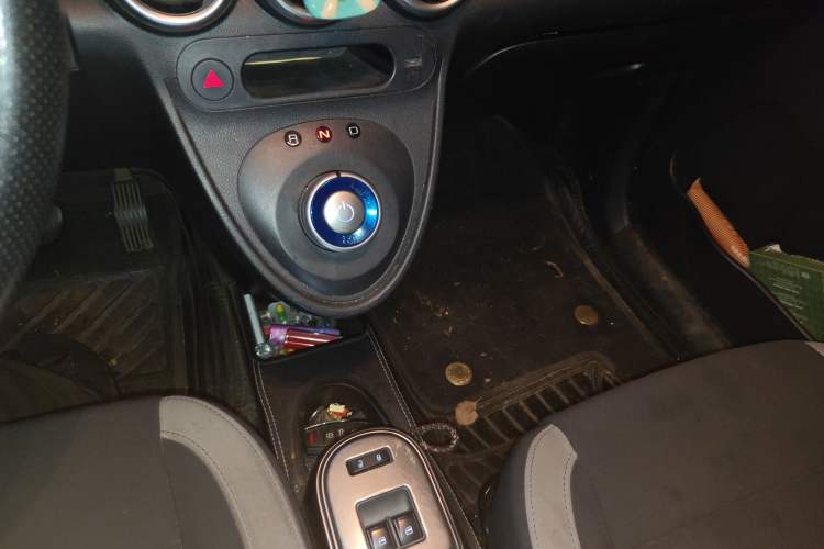 Used ORA Black Cat 2021 301 km Basic Version Gear Lever