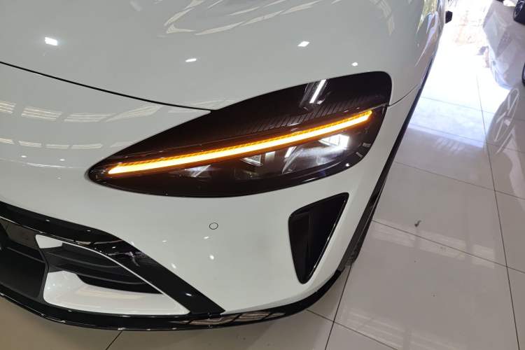 Used Xiaomi Auto YU7 2025 Ultra-Long Range High-Performance All-Wheel-Drive Max Edition
