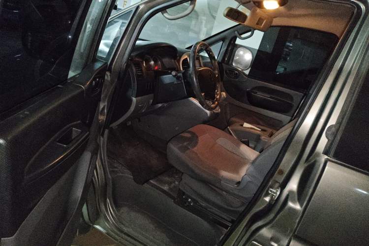 Used FORTHING Lingzhi 2013 M5 Q3 2.0L 7-seat Long-Wheelbase Comfort Model