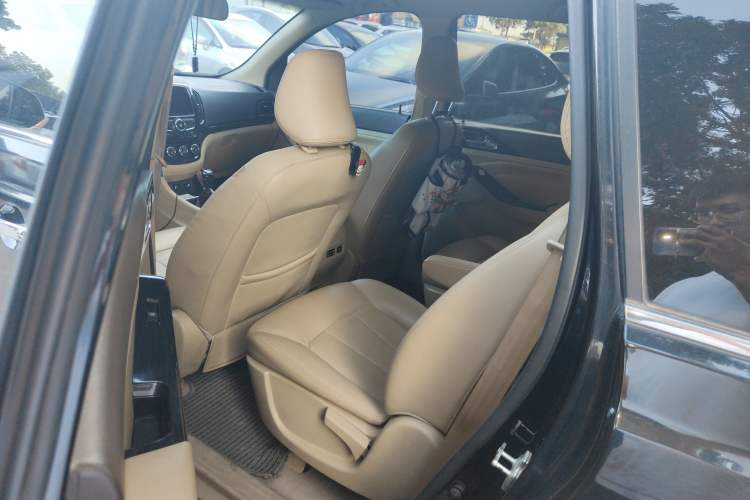 Used Baojun 730 2014 1.5L manual Comfort version 7 seats