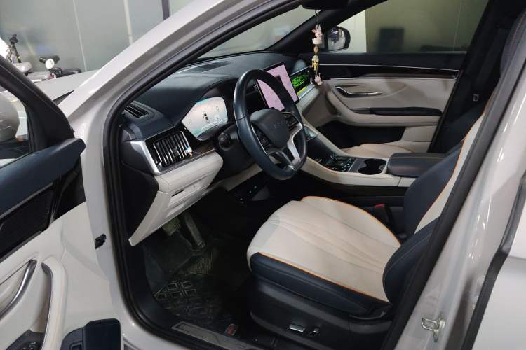 Used BYD Song PLUS New Energy 2023 Champion Edition EV 520KM Flagship Model
