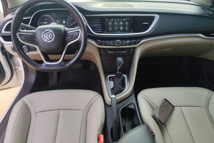Used Buick GT 2019 15T Dual-Clutch Connected Elite Model China VI Center Console