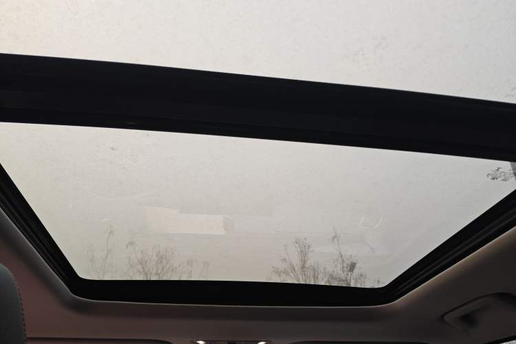 Used iCAR 03 2024 401km Two-Wheel Drive Standard Advanced Version Headliner