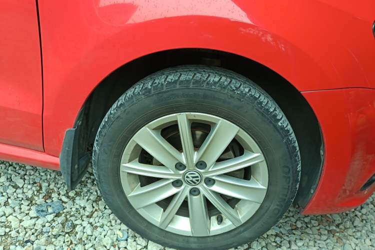 Used Volkswagen Polo 2014 1.6L Automatic Comfort Edition Right Front Wheel Hub