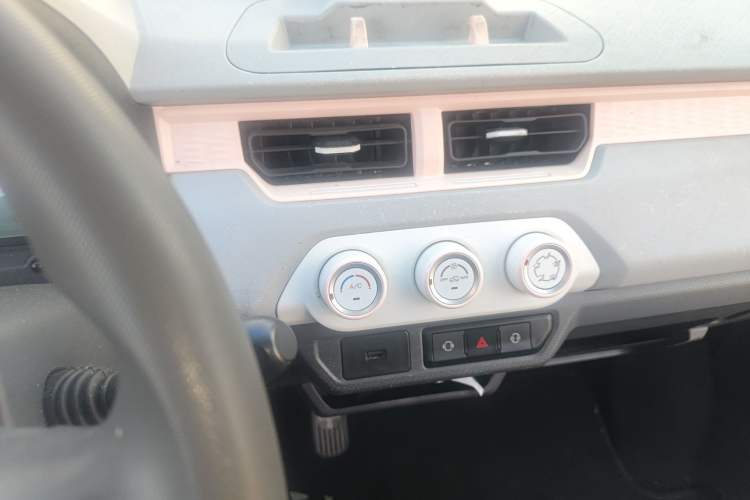 Used Chery QQ Ice Cream 2022 170km Sundae Phosphate Lithium-Ion