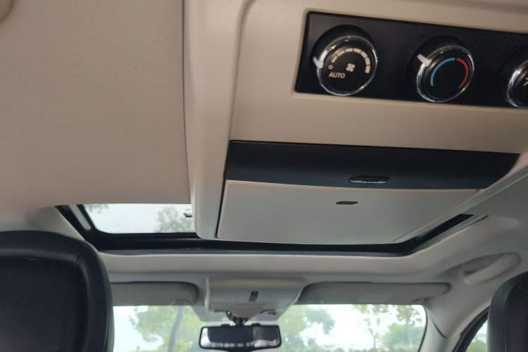 Used Dodge Journey 2013 2.4L Two-Wheel Drive Luxury Version