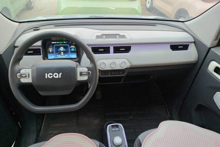 Used Chery QQ Ice Cream 2022 170km Sundae Phosphate Lithium-Ion Center Console